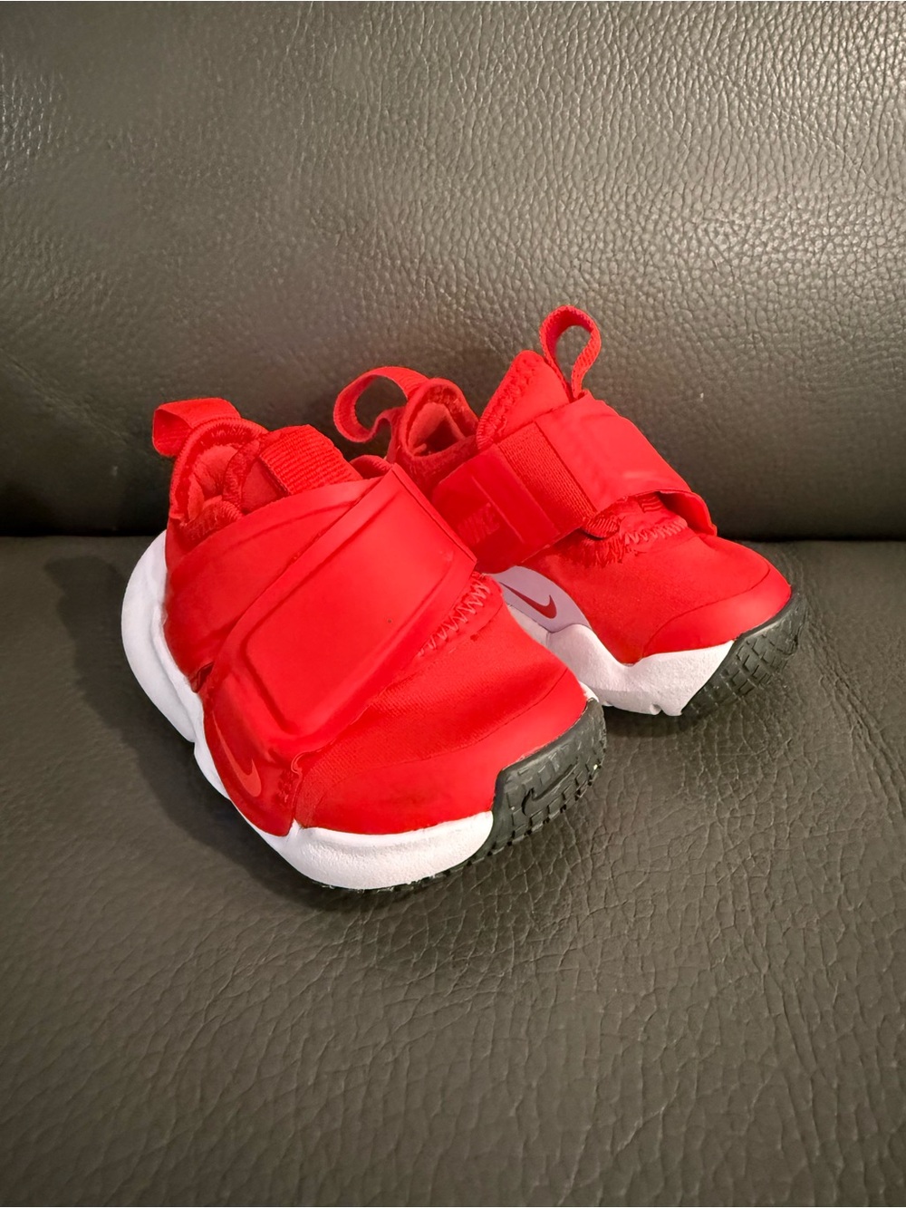 Nike Flex Runner Baby Toddler Red Shoes 2c.